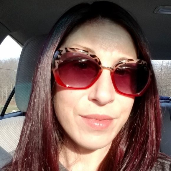 Meet your Posher, Ellie - Picture 2 of 5